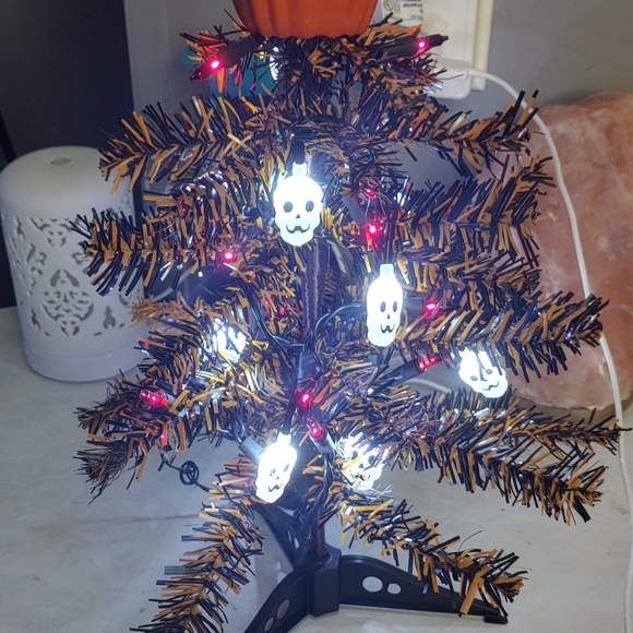 Mini Halloween Tree - Picture 3 of 7